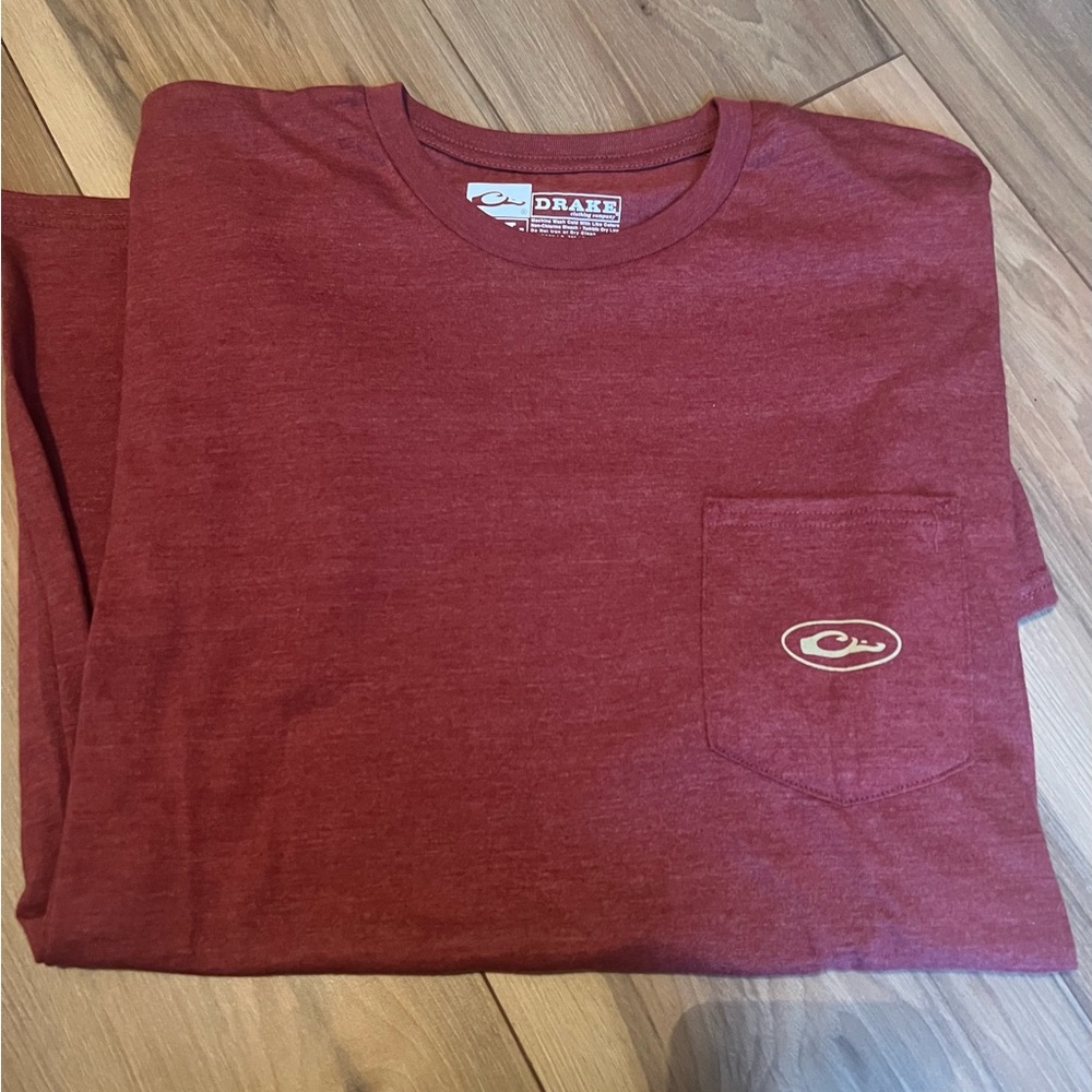 Men’s Drake Dark Red Short Sleeve T-Shirt. Size Large.